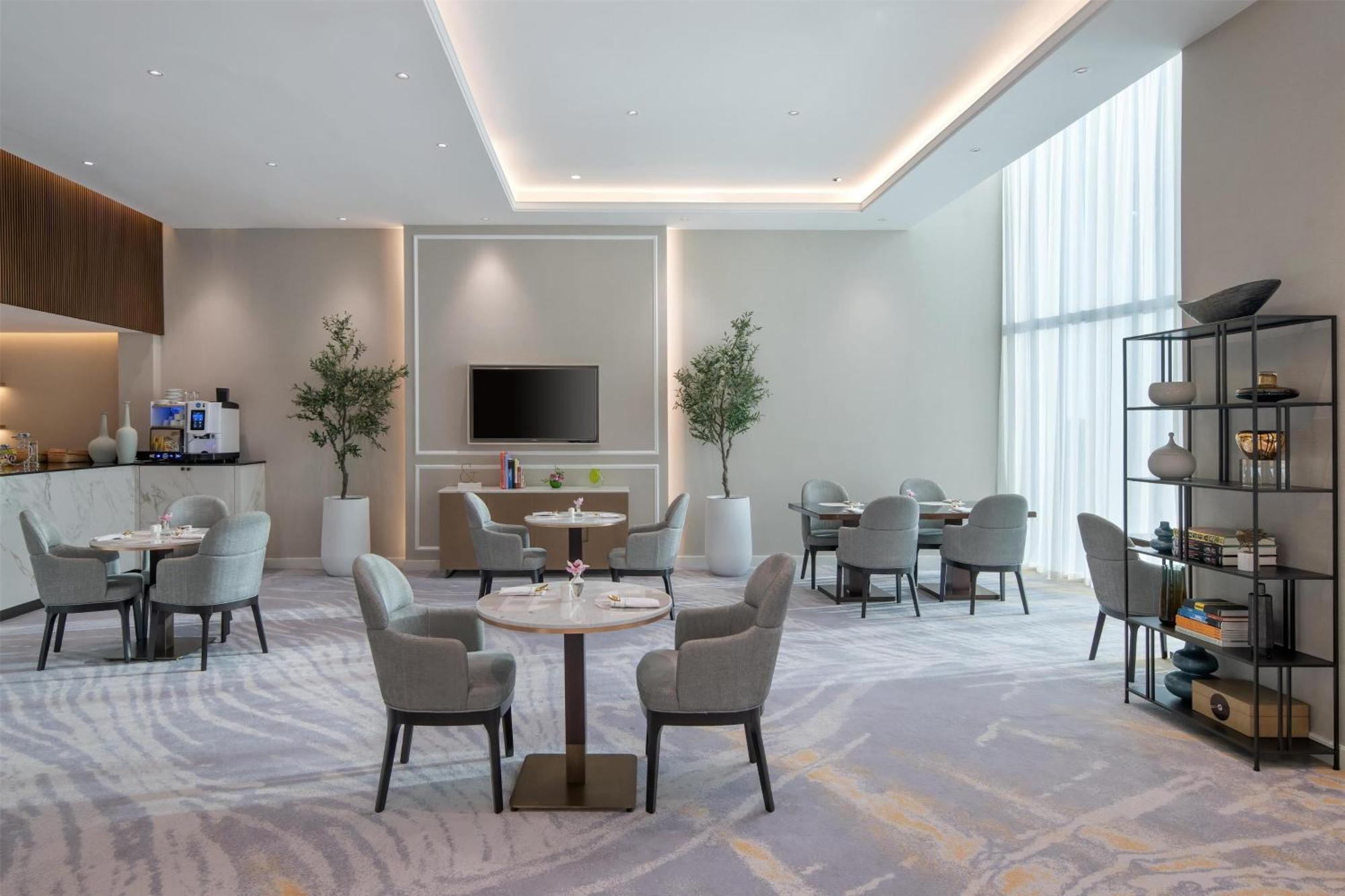 Kempinski Avenue 5*