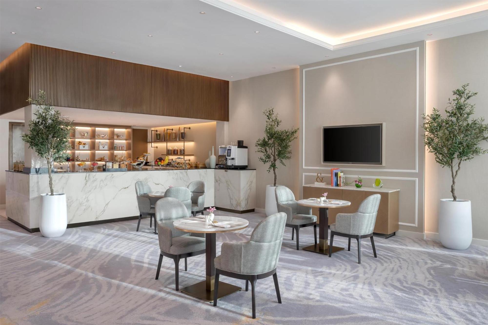 Kempinski Avenue 5*
